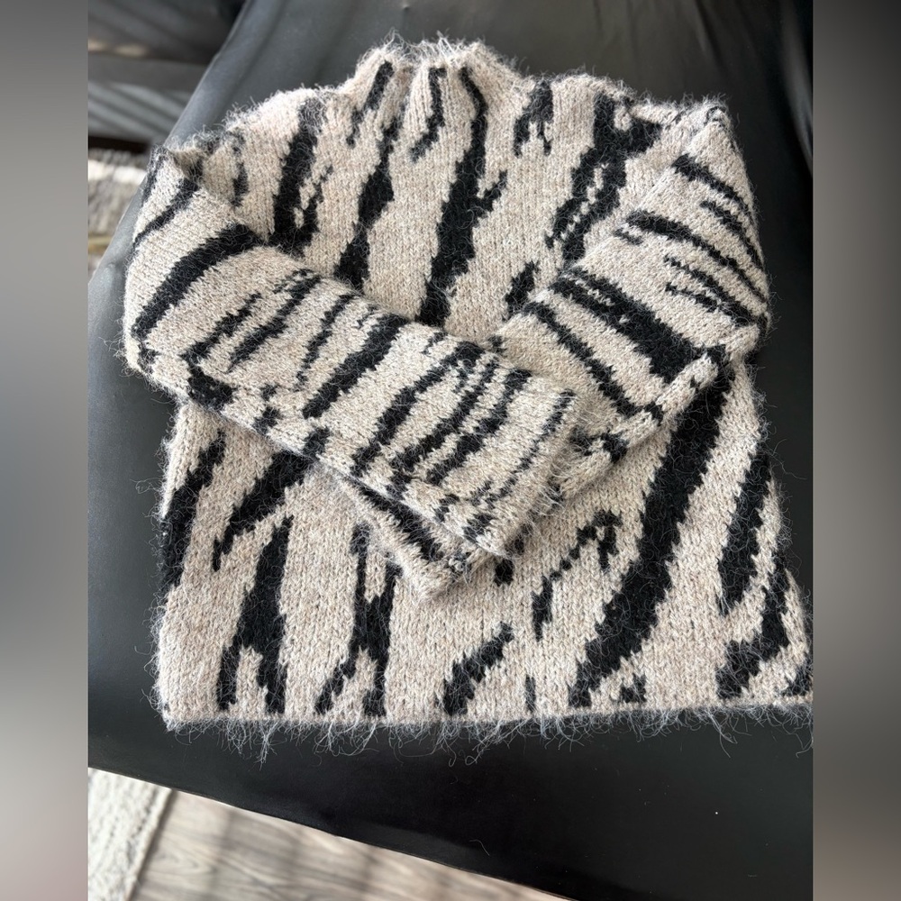 Cyrus Black and Cream Patterned Sweater